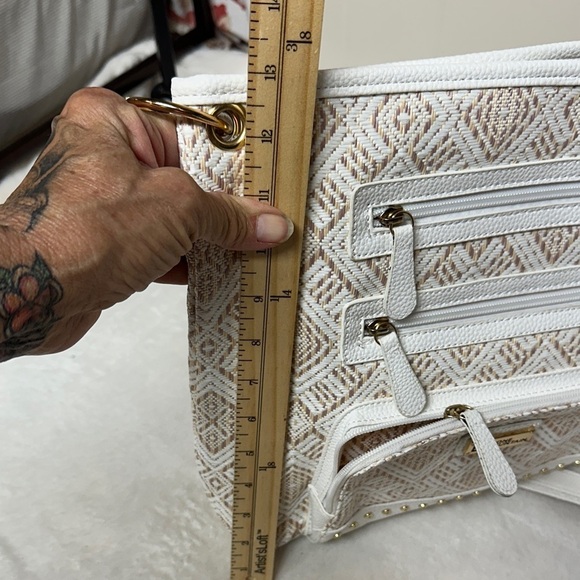 Stone Mountain Accessories Cream and White Crossbody Bag NWOT - Picture 7 of 10